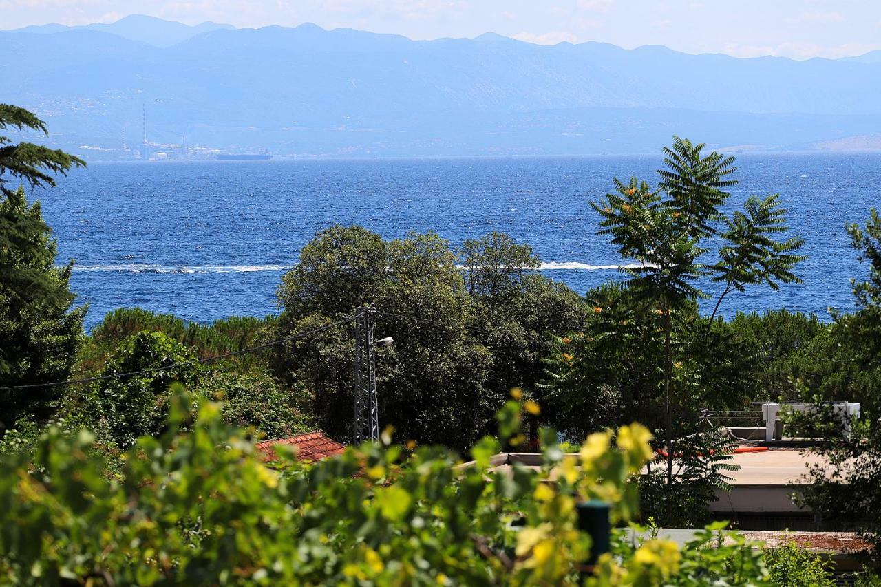 Stylish Apartment 100 M From The Beach Opatija Ngoại thất bức ảnh
